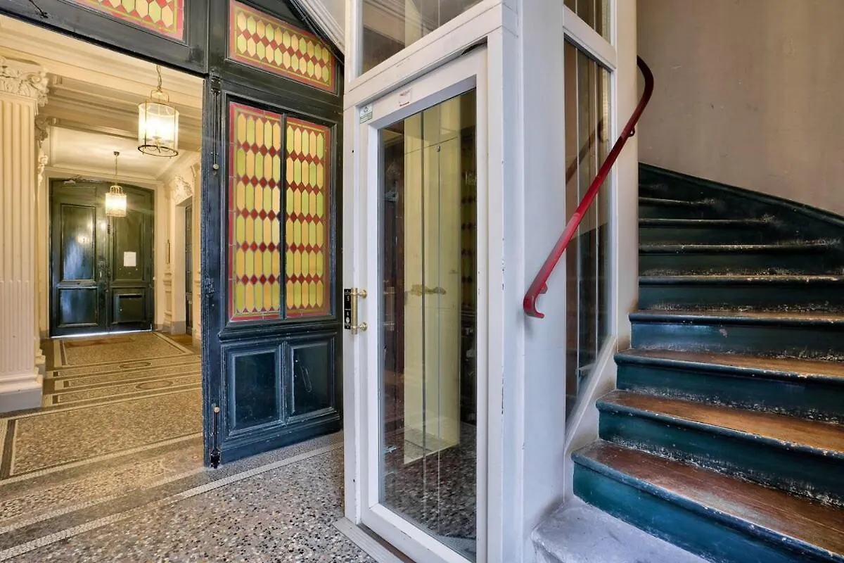 Appartement Confortable Et Central Paris 8